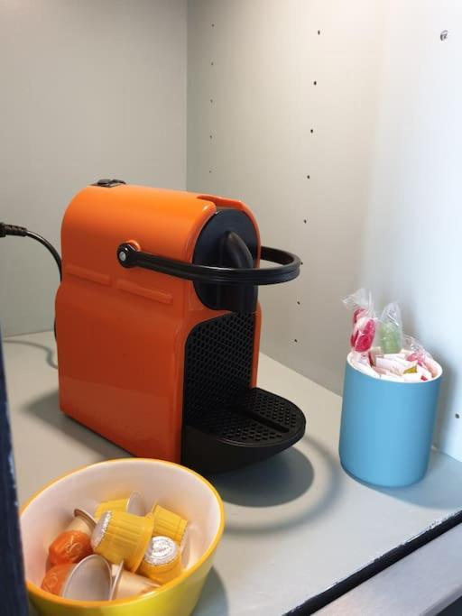 P'Tit Canut : Studio Tout Equipe Proche Centre Et Gare Lyon Luaran gambar